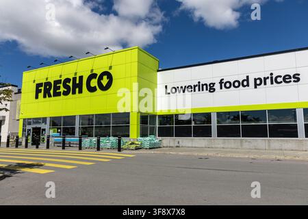 Ottawa, Canada - 30 luglio 2026: Ingresso dell'edificio del supermercato FreshCo Foto Stock