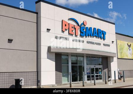 Ottawa, Canada - 30 luglio 2026: Ingresso dell'edificio del negozio PetSmart Foto Stock