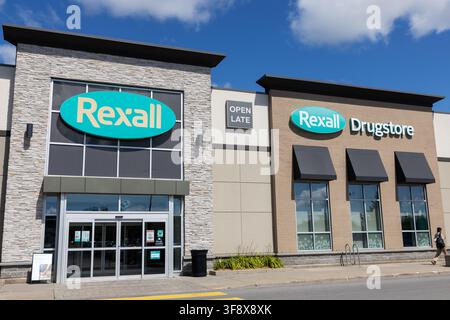 Ottawa, Canada - 30 luglio 2026: Esterno dell'edificio Rexall Drugstore Foto Stock