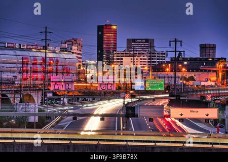 Autostrada, svincolo di Hagnau, Basilea, primavera, Reno, Svizzera, Baselstadt, skyline, Münster, Cantone Baselstadt, alba, atmosfera mattutina, alba Foto Stock