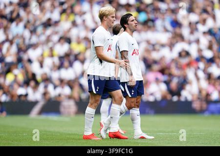 Giocatori del Tottenham Hotspur durante la partita amichevole di pre-stagione Tottenham Hotspur vs Hoffenheim allo stadio Tottenham Hotspur, Londra, Regno Unito il 15 agosto 2026 (Foto di Harvey Murphy/News Images) il 15/08/2026. (Foto di Harvey Murphy/News Images/Sipa USA) Credito: Sipa USA/Alamy Live News Foto Stock