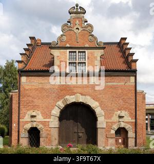 Brama Zulawska la porta lunga del giardino o la porta di Zulawska o la porta storica della città di Langgarter Tor a Danzica, Polonia, Europa, UE Foto Stock