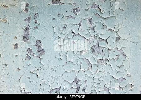 Vernice ruvida blu verde invecchiata su una superficie della parete resistente agli agenti atmosferici Foto Stock