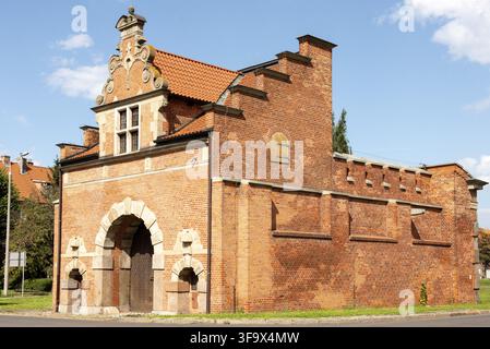 Brama Zulawska la porta lunga del giardino o la porta di Zulawska o la porta storica della città di Langgarter Tor a Danzica, Polonia, Europa, UE Foto Stock