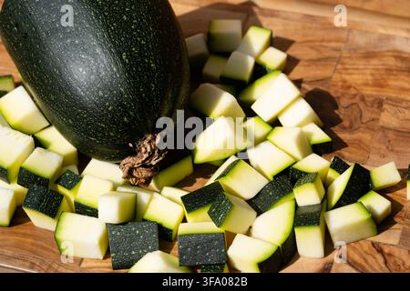 Zucchini Cucurbita pepo dal proprio orto Foto Stock