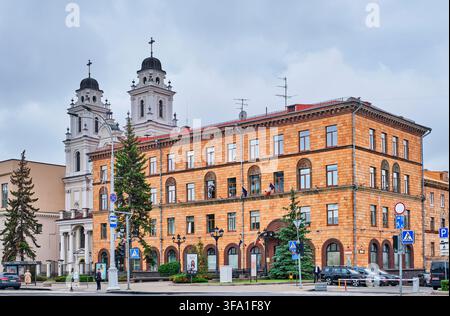 Edificio dell'ambasciata e cattedrale cattolica del Nome di Maria nella città alta di Minsk, Bielorussia Foto Stock