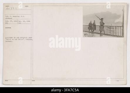 Il sergente S. McAuley, Signal Corps, ha fotografato i soldati della 1ª Divisione a Coblenza, in Germania, il 26 febbraio 1919, mentre facevano la guardia sul Reno, durante l'occupazione dopo la Prima Guerra Mondiale. Foto Stock