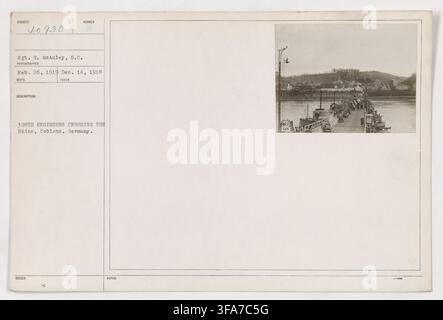 Il sergente S. McAuley, Signal Corps, ha fotografato i 308th Engineers che attraversavano il Reno a Coblenza, Germania, il 14 dicembre 1918. Foto Stock
