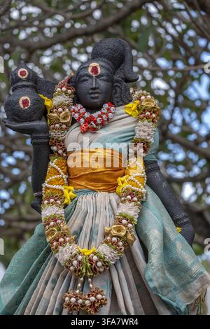 Tempio indù Sri Krishna Draupathi Kovil, Mauritius. Statua di Laxmi. Statua di Laxmi Bsip 016983 1169 Foto Stock