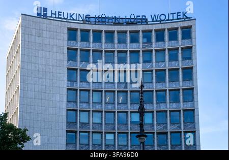 Vista esterna dell'ufficio di Berlino occupato dallo studio legale commerciale tedesco HEUKING sulla Kurfürstendamm, Germania. Foto Stock