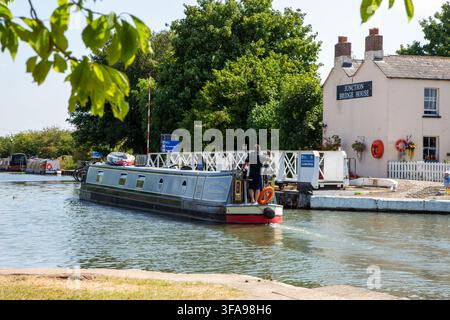 Narrowboat sul canale di Gloucester e Sharpness a Saul Junction nel Gloucestershire, Inghilterra Foto Stock