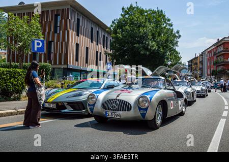 Mercedes 300 SL del 1952 di Mercedes-Benz Heritage alla 1000 Miglia 2026 Foto Stock