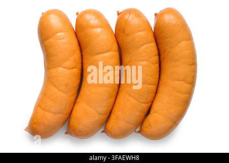 Una fila di salsicce di carne fresca su sfondo bianco. Quattro salsicce spesse in primo piano. Foto Stock