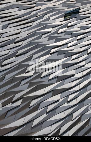 Primo piano del muro del Museo Titanic, Belfast, Irlanda del Nord Foto Stock