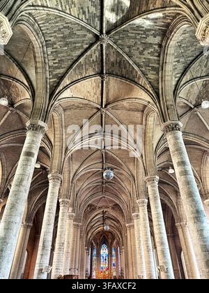 Chiesa Saint-Maurice su Rue Pierre-Mauroy, Lille, Francia. Foto Stock