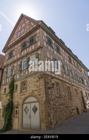 Casa ricostruita del 1694 dopo l'incendio della città del 1693, casa a graticcio nella storica vecchia città della città di Schiller di Marbach am Neckar, hi Foto Stock