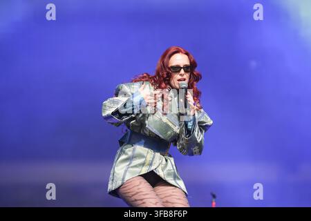 Londra, UK. 22 agosto 2026. Rosie May Hudson-Edmonds, conosciuta professionalmente come Rose Gray, si esibisce all'All Points East, supporto per Lorde Londra uk 23rf agosto 2026 Credito: Ray Hill / Alamy Live News/Alamy Live News Foto Stock