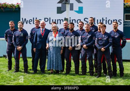 La squadra di esibizione dei RAF Falcons è ritratta allo York Racecourse l'ultimo giorno dell'Ebor Festival, 22/08/26. Credit JTW Equine Images / Alamy. Foto Stock