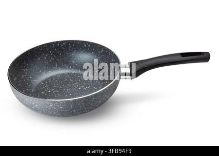 Padella moderna in alluminio per stir-fry con rivestimento antiaderente effetto pietra di granito macchiato bianco e nero e manico ergonomico in plastica nera, iso Foto Stock