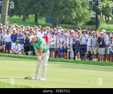 St. Louis, Missouri, USA. 23 AGOS 2026: Rory McIlroy dell'Irlanda del Nord, secondo colpo al 18° buca durante l'ultima tornata del BMW Championship al Bellerive Country Club a St. Louis, Missouri. Roman Puno/CSM Credit: Cal Sport Media/Alamy Live News Foto Stock