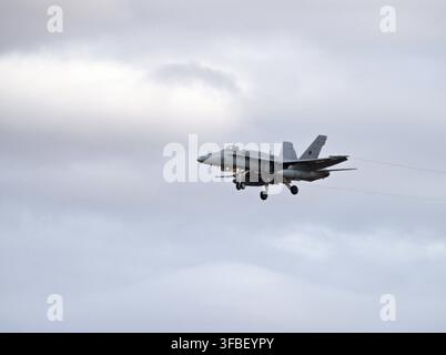 EF-18 Hornet 12-28 dell'Ala 12 in avvicinamento a Torrejon Foto Stock
