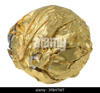 Palla di lamina dorata incrociata su sfondo isolato, primo piano Foto Stock