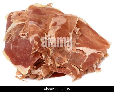 Pezzi di jamon tagliati sottili su uno sfondo bianco isolato Foto Stock
