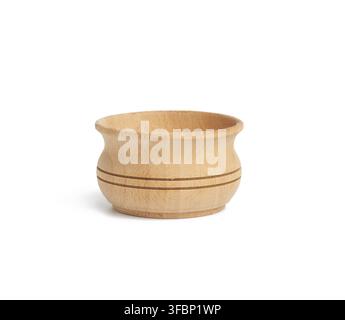 piastra rotonda di legno marrone vuota isolata su fondo bianco, contenitore per spezie Foto Stock