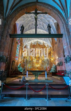 Altare d’ambra della Chiesa di Santa Bridget (Kosciol Sw. Katarzyny) nel centro storico di Danzica, Polonia. Foto Stock