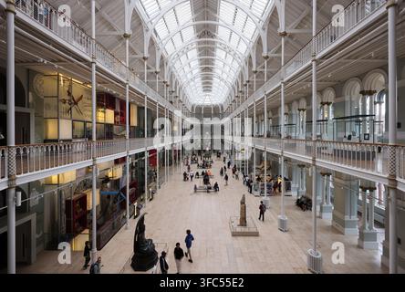 Interni del Museo Nazionale della Scozia, su Chambers Street a Edimburgo, Regno Unito. Foto Stock