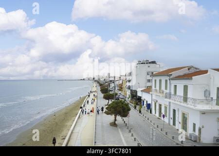 Larnaca, Cipro. 5 maggio 2026. vista panoramica sul lungomare nel centro della città Foto Stock