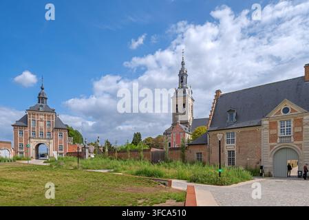 Norbert Gate, casa del provvisorato e chiesa di Giovanni Evangelista all'Abbazia Premonstratense di Park / Abdij van Park, Heverlee, Brabante Fiammingo Belgio Foto Stock