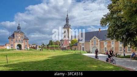 Norbert Gate, casa del provvisorato e chiesa di Giovanni Evangelista all'Abbazia Premonstratense di Park / Abdij van Park, Heverlee, Brabante Fiammingo Belgio Foto Stock