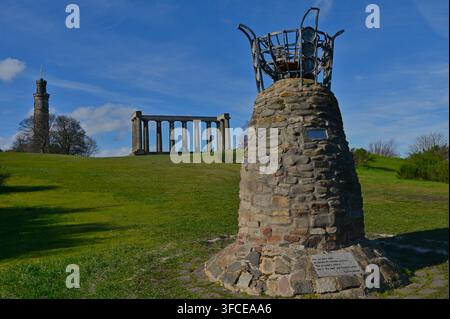 Una vista dei monumenti di Calton Hill nella città di Edimburgo in Scozia. Foto Stock