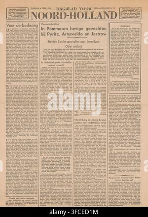 Dagblad voor Noord-Holland, giornale, 147° anno, n. 15, 4 pp. Datato, prima pagina: martedì 6 febbraio 1945. Didascalia, prima pagina: "In Pomerania violenti combattimenti a Pyritz, Arnswalle e Jastrow"., redattore (persona che rivede): HMC Schröder, Amsterdam, editore: De Arbeiderspers, 1945-02-06, redattore (persona che rivede), carta, stampa, altezza 38,2 cm x larghezza 29,2 cm, Seconda Guerra Mondiale, Liberazione Seconda Guerra Mondiale, storia politica, guerra, liberazione, Europa, Periodo, 1945., Una vista a tutta pagina di un vecchio giornale stampato su carta ingiallita, con un grande titolo in grassetto in cima e un fitto Foto Stock