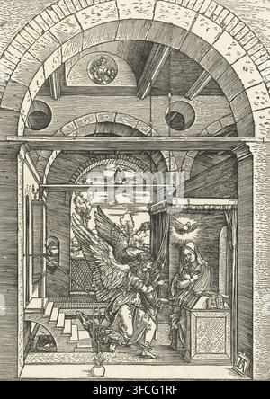 Un interno monocromo inciso dettagliato mostra un soffitto a volta in pietra con archi concentrici e aperture circolari, sostenuti da travi verticali e da un architrave orizzontale; al di sotto si trova una stanza incorniciata con un letto a baldacchino e tendaggi su un lato e una scala aperta con ringhiera sull'altro. In primo piano una figura alata inginocchiata con abiti fluenti e grandi ali piumate è rivolta verso una donna seduta in abito che guarda verso il basso con le mani giunte; un piccolo tavolo con un libro aperto è accanto a lei. Una lampada sospesa o un lampadario pende dal soffitto, e un piccolo vaso con un ramoscello riposa sul pavimento vicino alla Foto Stock