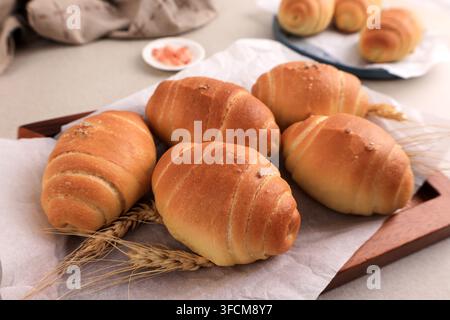 Prima vista di pane al sale, pane popolare, prodotto di panetteria in stile coreano con spolverata di sale Foto Stock