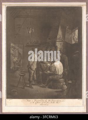 Contadini che giocano a carte in una locanda, stampa, Contadini che giocano a carte in una locanda con spettatori che fumano la pipa. A destra una finestra attraverso la quale una vecchia donna guarda., incisore: William Baillie, Inghilterra, dopo un dipinto di David Teniers (II), 1771-12, materiali tessili, seta, carta, mezzotinta, mezzotinta su seta, incollata su carta, incorniciata con strisce di carta viola, altezza 440 mm x larghezza 339 mm, locanda, caffè, casa pubblica, carte da gioco., Una scena d'interni seppia mostra una stanza buia con un gruppo di uomini riuniti intorno a un piccolo tavolo che giocano a carte mentre altri stanno in piedi o seduti nelle vicinanze a guardare; uno Foto Stock