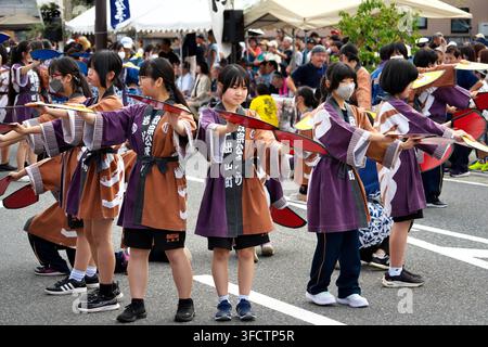 14 settembre 2025, Miyagi, Giappone: studenti giapponesi delle scuole medie che eseguono una danza tradizionale indossando happi al Festival Masamune. Foto Stock