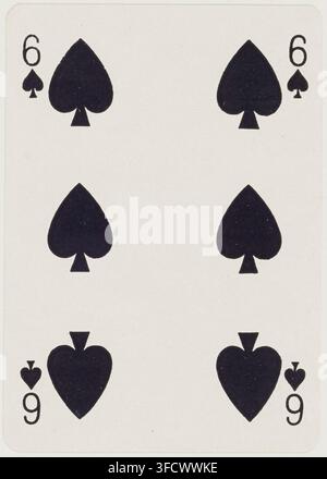 Una carta da gioco Sei di Picche con sei simboli di picche neri, da un mazzo di carte nazionali, datato 1900. Foto Stock