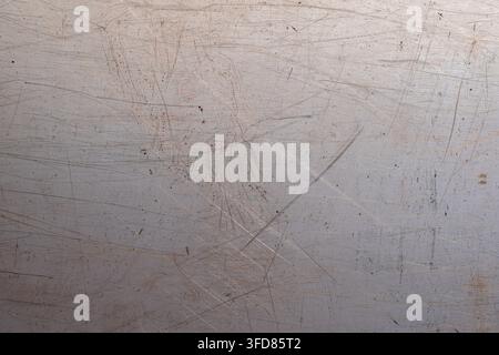 Texture di piastra di rame sporca graffiata, sfondo metallico. Piastra superficiale in rame antico, primo piano Foto Stock