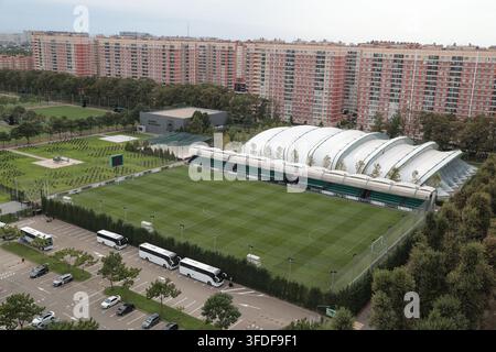 Vista generale di un campo di allenamento e delle strutture al coperto dell'Accademia del FC Krasnodar a Krasnodar, Russia, il 29 agosto 2026. Foto Stock