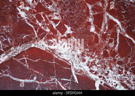 Marmo rosso con venature bianche in primo piano Foto Stock