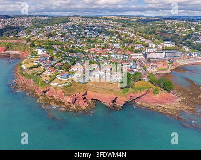 Torquay, Devon, Regno Unito. 08.27.2026 Torquay e la costa di Torbay brillano lungo la Riviera inglese durante l'estate. 27 agosto 2026. Foto Stock