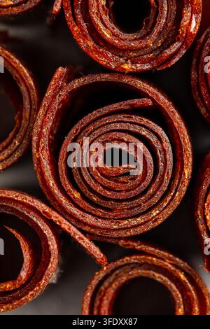 Rotoli di pelle di frutta con pasta di mele primo piano Foto Stock