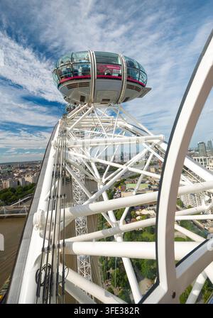 Dettaglio del London Eye a Londra, Regno Unito - 27 giugno 2024. Foto Stock