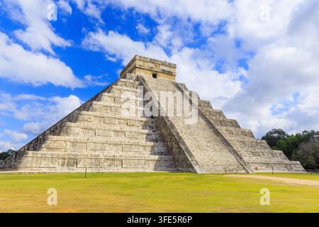 Piramide di Kukulcan o El Castillo a Chichén Itzá (Chichen Itza), Yucatan, Messico. Foto Stock