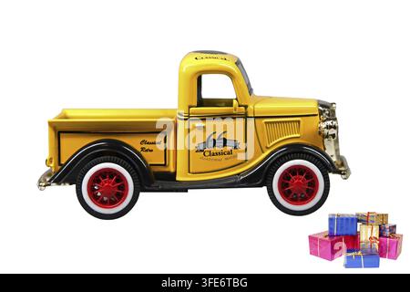 Auto, vecchio pick-up, giocattolo di latta, modello di auto, regali, Natale, regali di Natale, modello di auto, auto classica, scatto in studio, Bassa Sassonia, Repubblica Federale di Germania Foto Stock