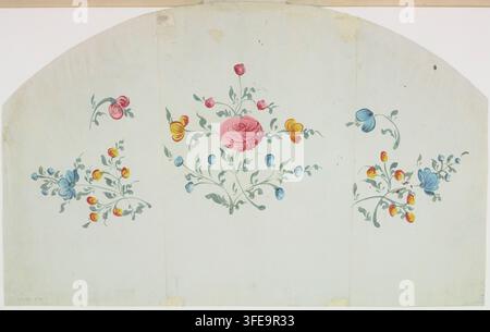 Un design a forma di ventaglio con tre composizioni floreali simmetriche con fiori rosa, blu e gialli, degli anni 1730, legati ai temi della danza, della musica e della Commedia dell'arte. Foto Stock