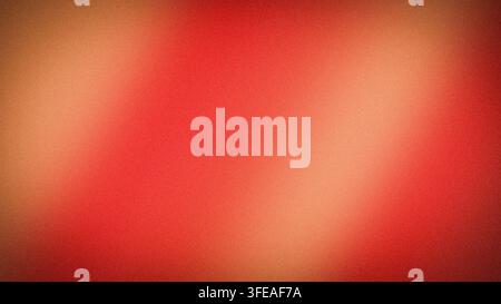 Questa immagine 4K presenta uno sfondo astratto granuloso rosso, arancione e beige con un effetto di sfocatura morbida e sfumatura. Offre una texture grunge perfetta fo Foto Stock